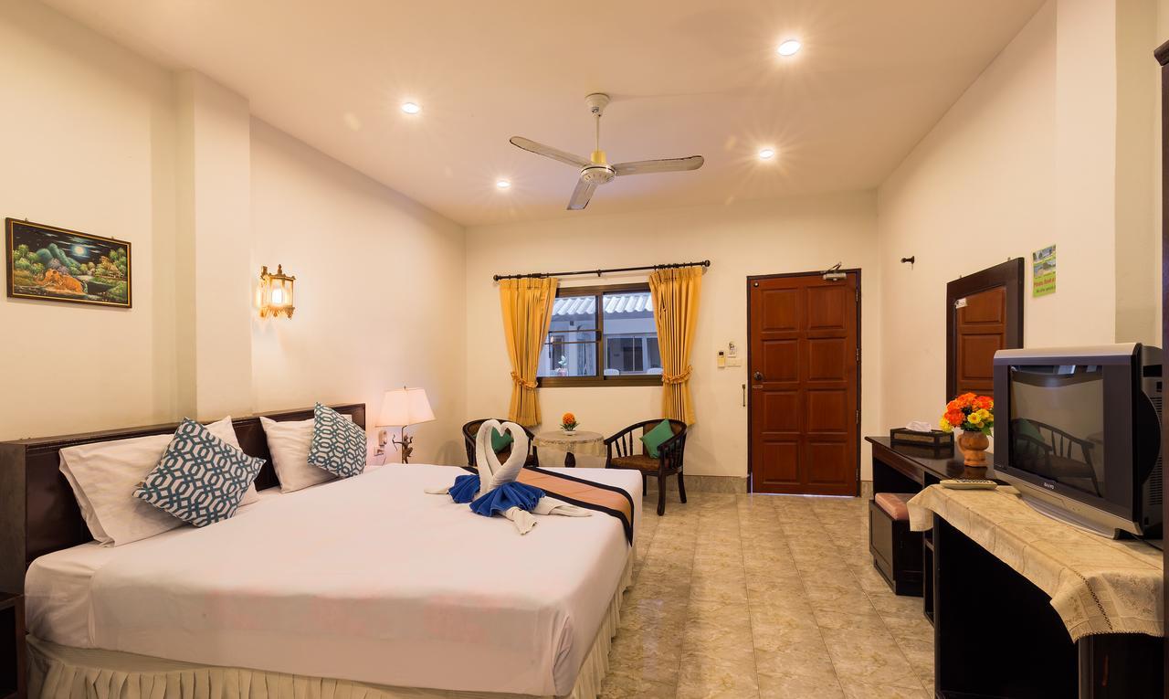 Smile House Karon Hotel Buitenkant foto