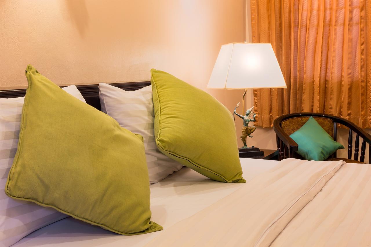 Smile House Karon Hotel Buitenkant foto