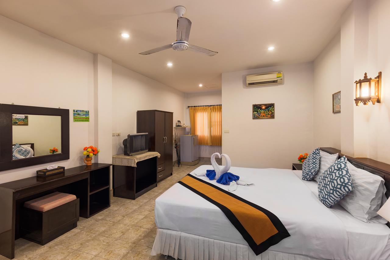 Smile House Karon Hotel Buitenkant foto
