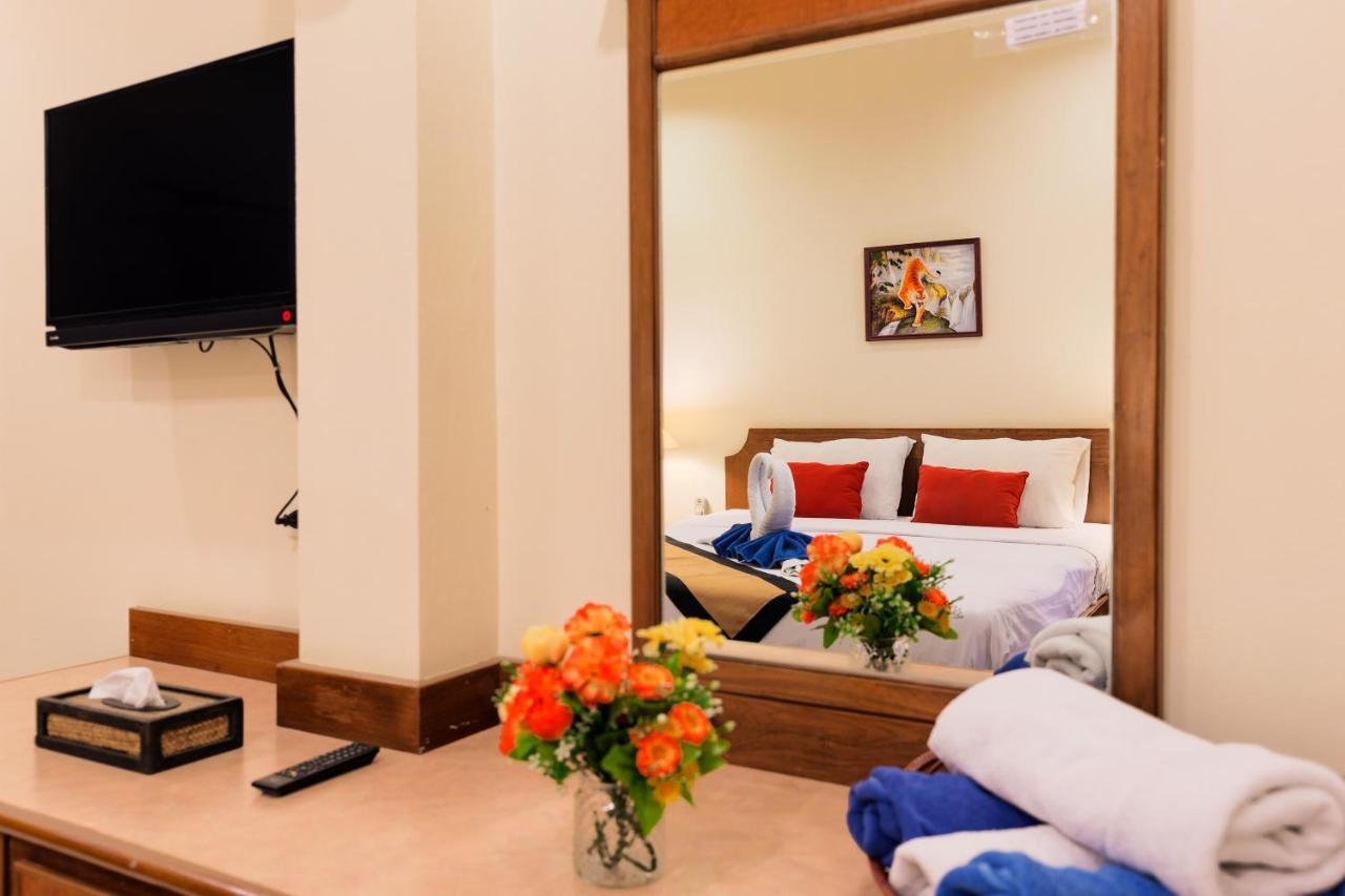 Smile House Karon Hotel Buitenkant foto