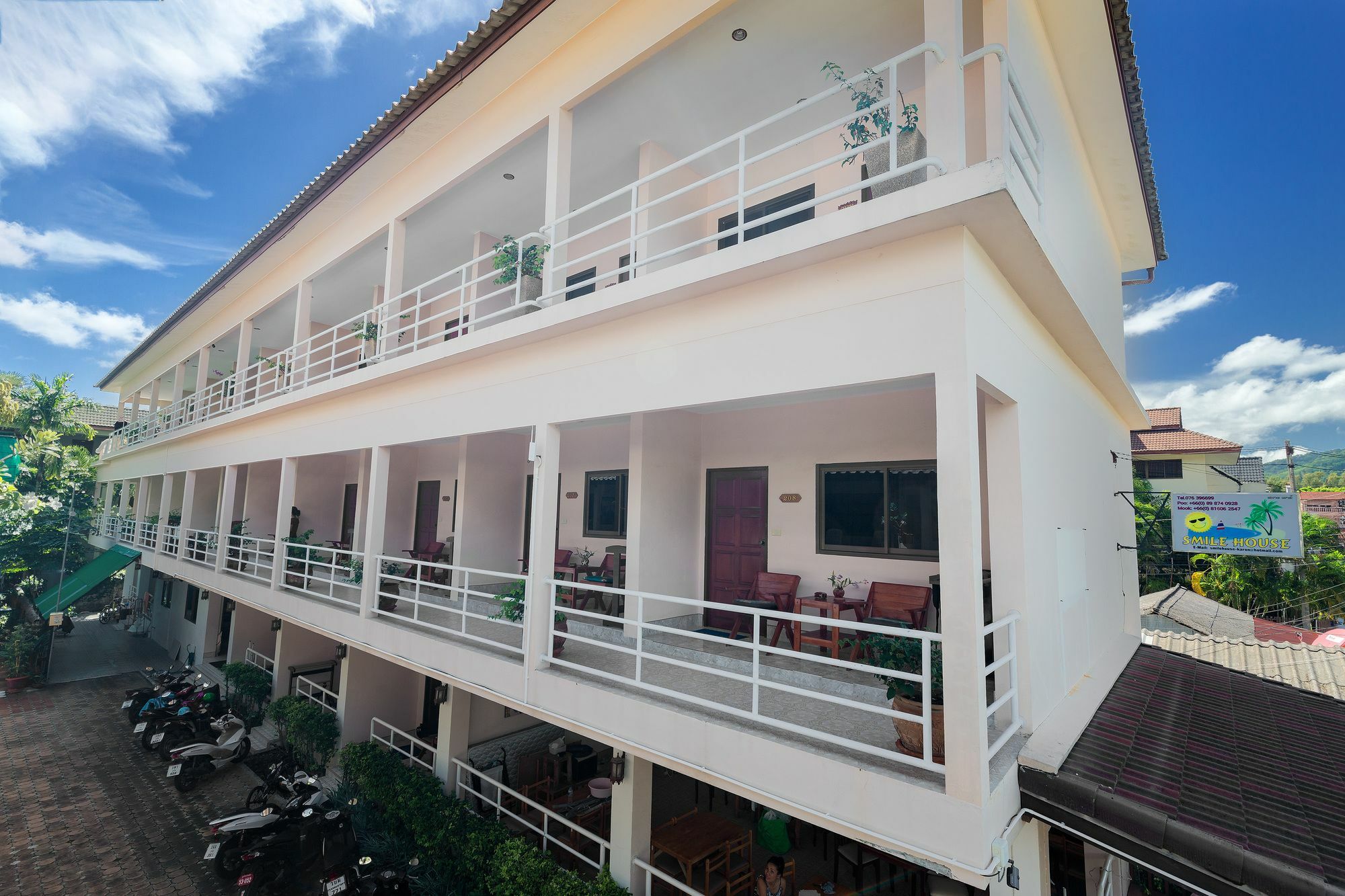 Smile House Karon Hotel Buitenkant foto